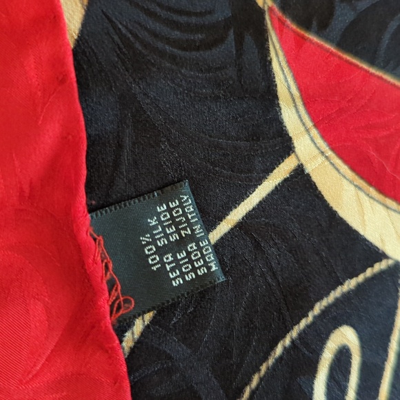 Large silk square - Picture 4 of 4